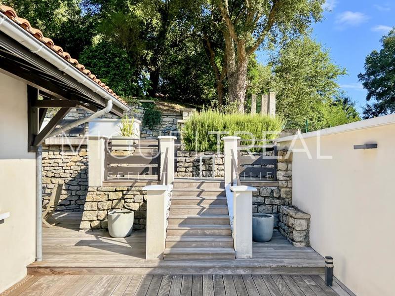 Maison - 214 m² - 8 pièces