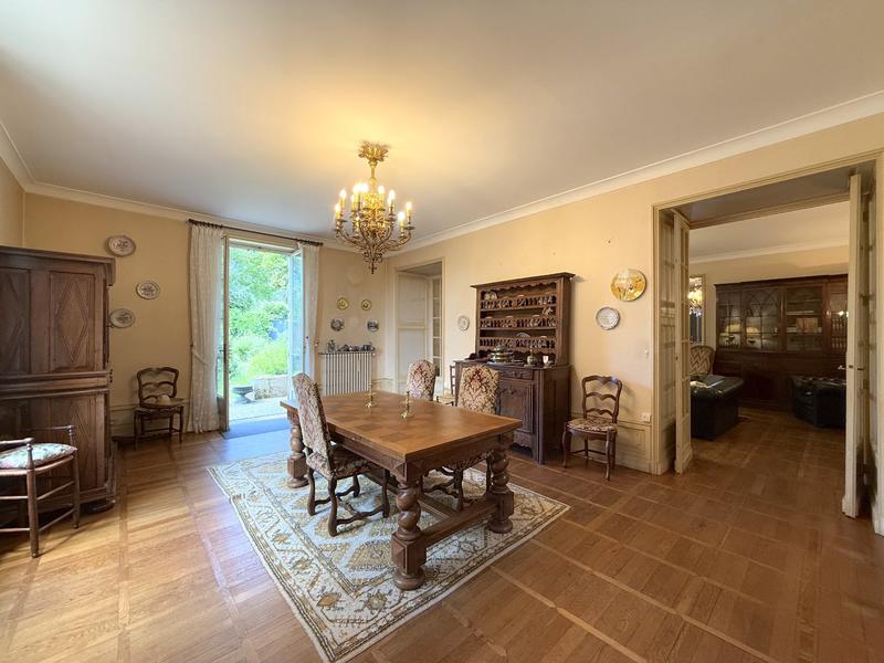 Maison - 372 m² - 10 pièces