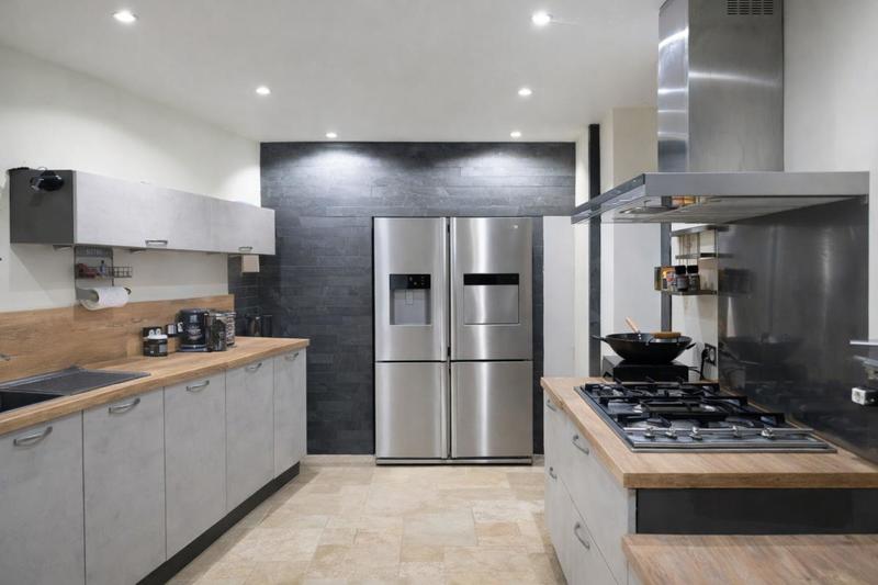 Maison - 261 m² - 11 pièces