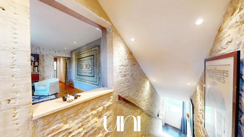 Maison - 352 m² - 8 pièces