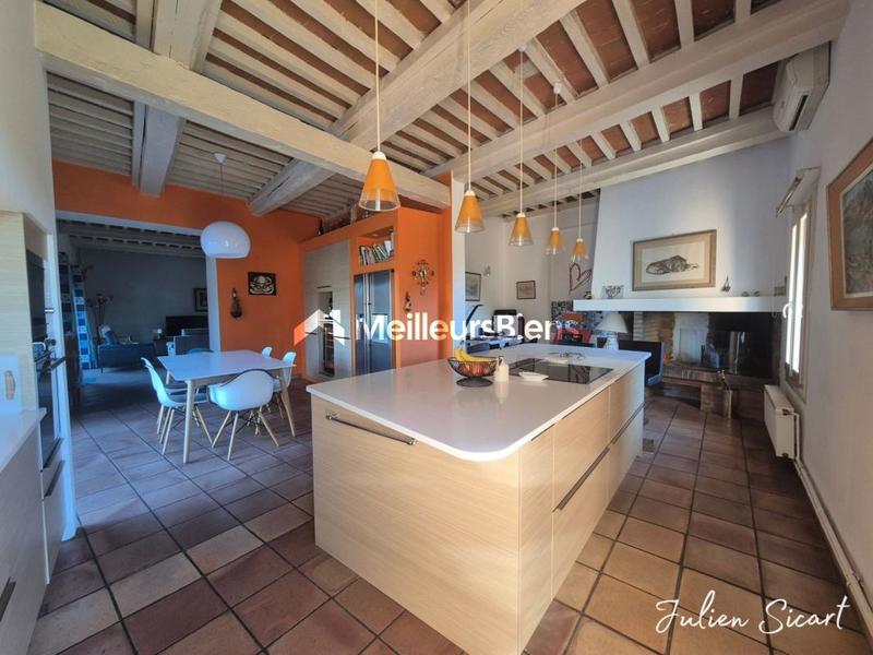 Propriété - 270 m² - 7 pièces