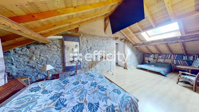 Maison - 220 m² - 7 pièces