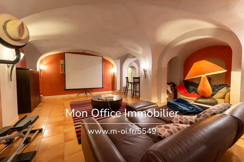 Propriété - 375 m² - 10 pièces