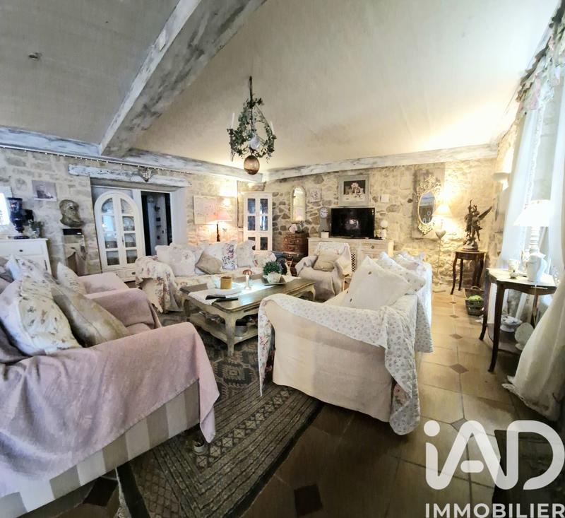 Maison - 1 300 m² - 20 pièces