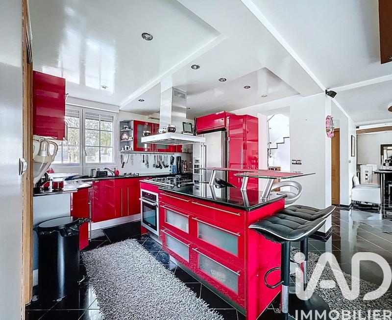 Maison - 205 m² - 6 pièces