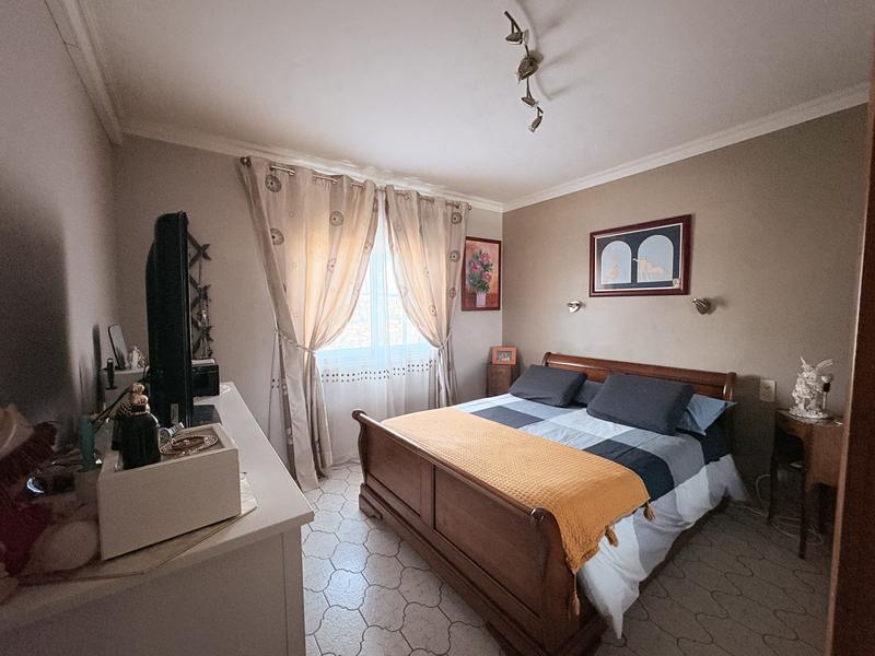 Maison - 256 m² - 10 pièces