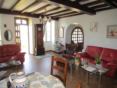 Maison - 270 m² - 9 pièces