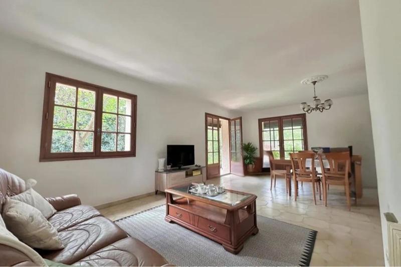 Maison - 220 m² - 7 pièces