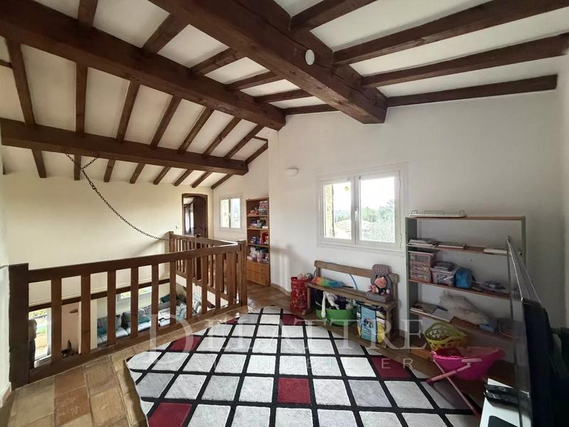 Maison - 232 m² - 8 pièces