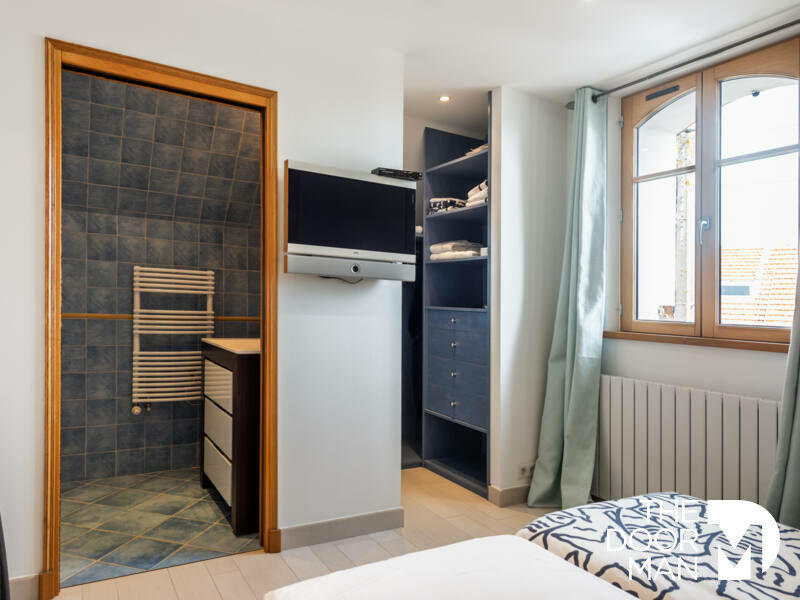 Maison - 310 m² - 12 pièces