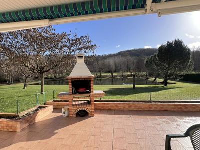 Propriété - 240 m² - 6 pièces