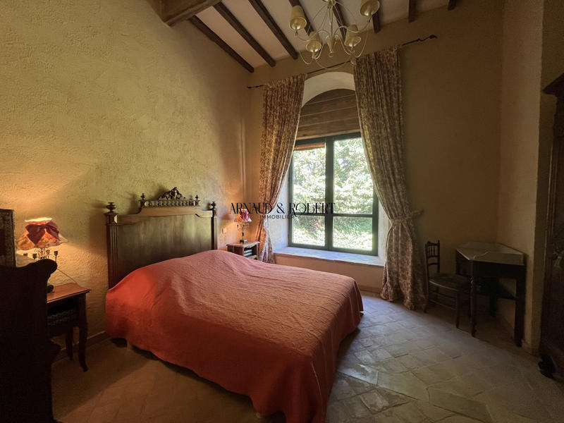 Maison ancienne - 473 m² - 9 pièces