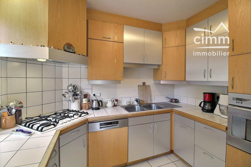 Maison - 273 m² - 10 pièces