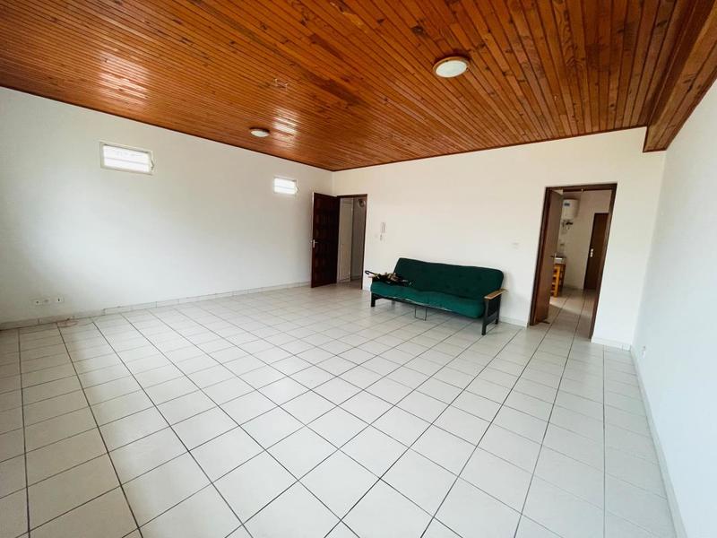 Studio - 143 m² - 7 pièces