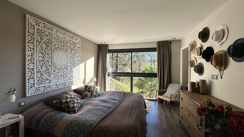 Propriété - 350 m² - 11 pièces