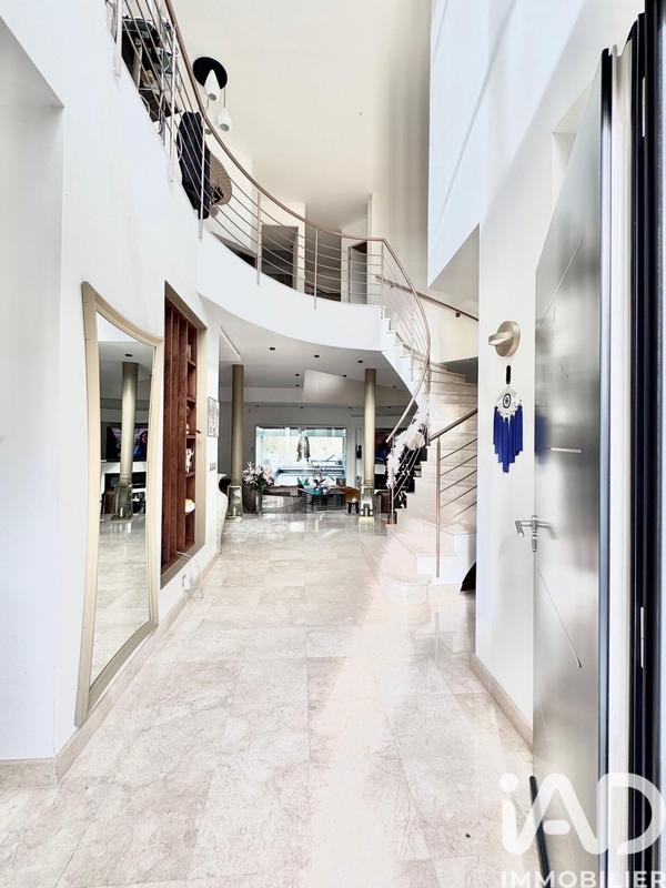 Maison - 361 m² - 10 pièces