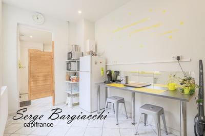 Immeuble - 170 m² - 8 pièces