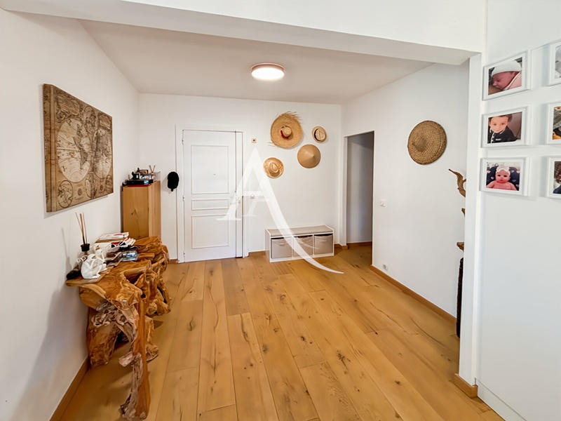 Appartement - 98 m² - 4 pièces