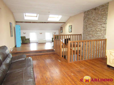 Maison traditionnelle - 270 m² - 6 pièces