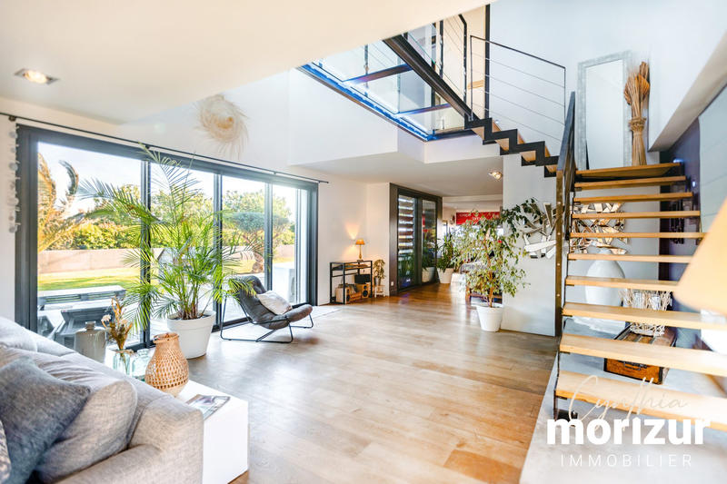 Maison - 251 m² - 7 pièces