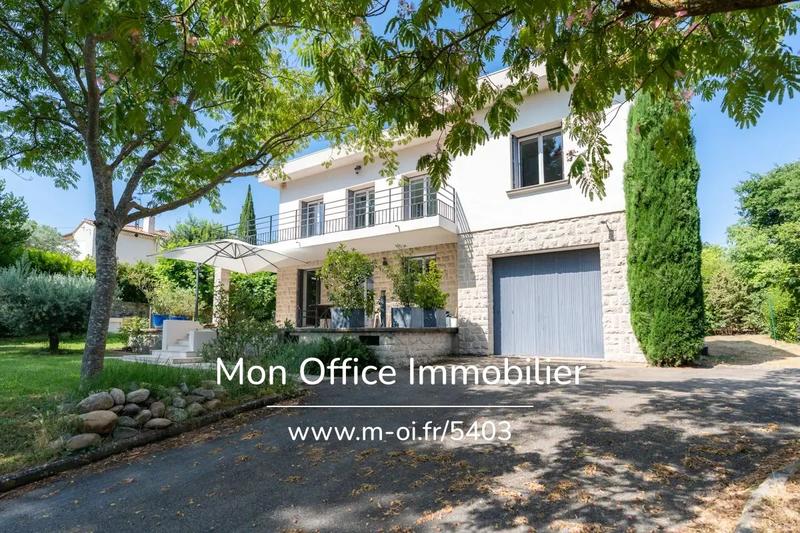 Maison - 185 m² - 8 pièces