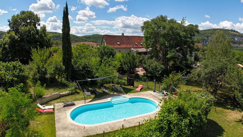 Maison - 430 m² - 16 pièces