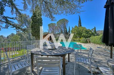 Maison - 285 m² - 8 pièces