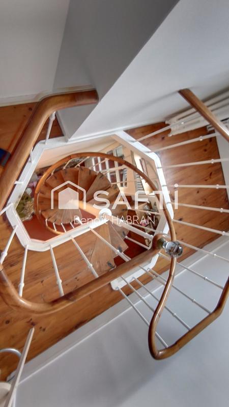 Maison - 235 m² - 8 pièces