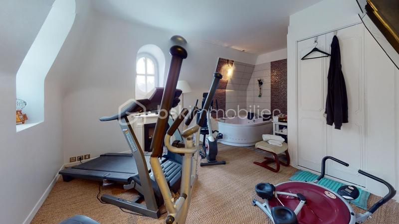 Appartement - 246 m² - 6 pièces