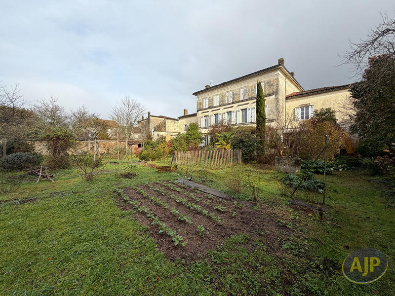 Maison - 278 m² - 9 pièces