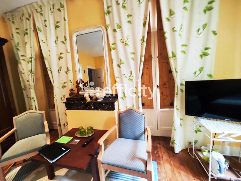 Maison - 284 m² - 10 pièces