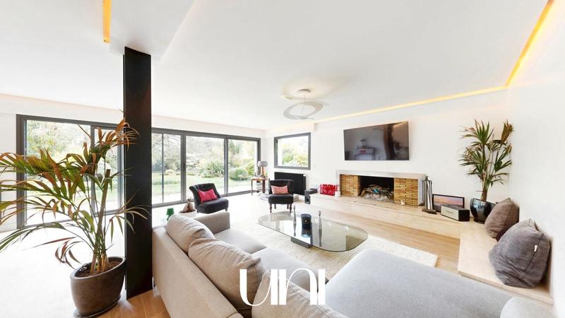 Maison - 265 m² - 8 pièces