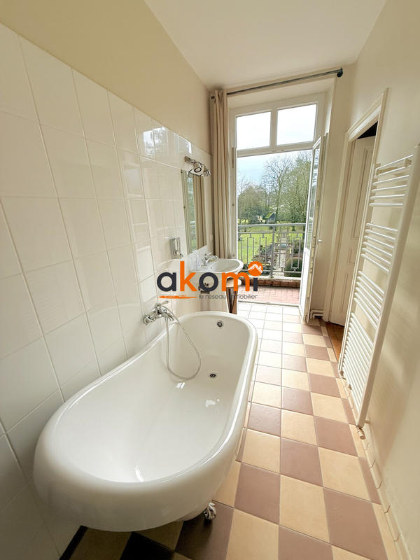 Maison - 430 m² - 8 pièces