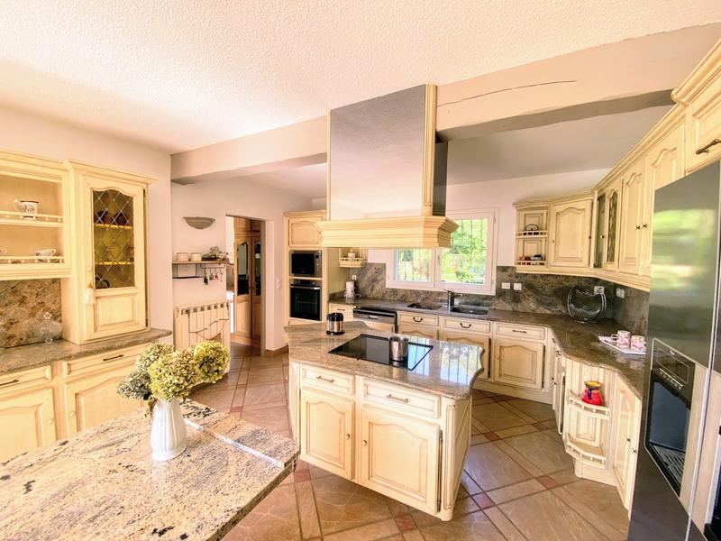 Villa - 297 m² - 8 pièces