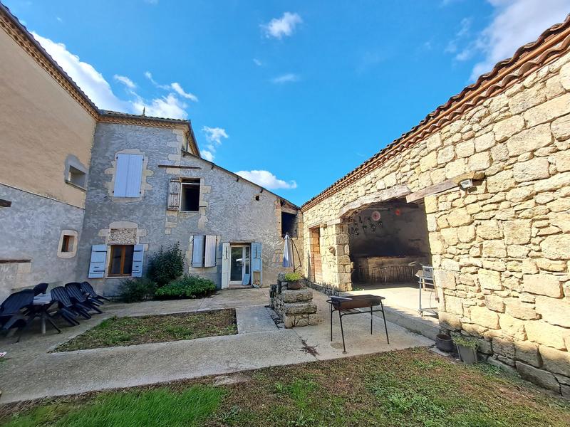 Maison - 220 m² - 8 pièces