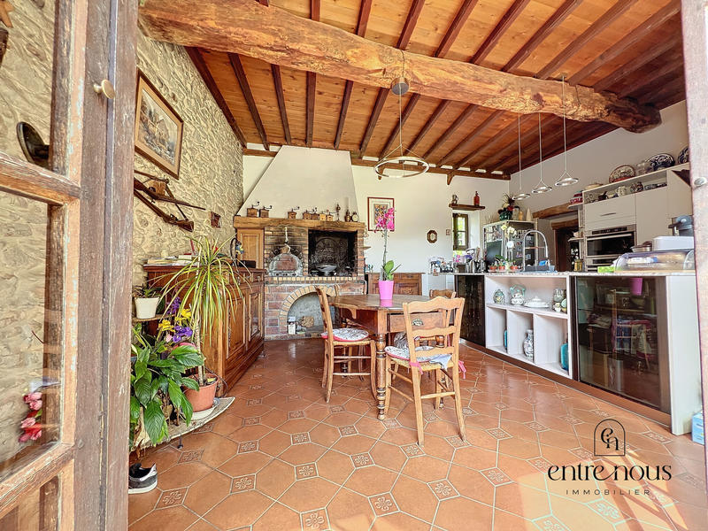 Maison - 220 m² - 6 pièces