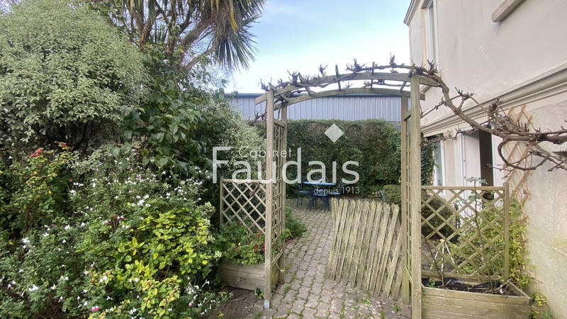 Propriété - 329 m² - 10 pièces