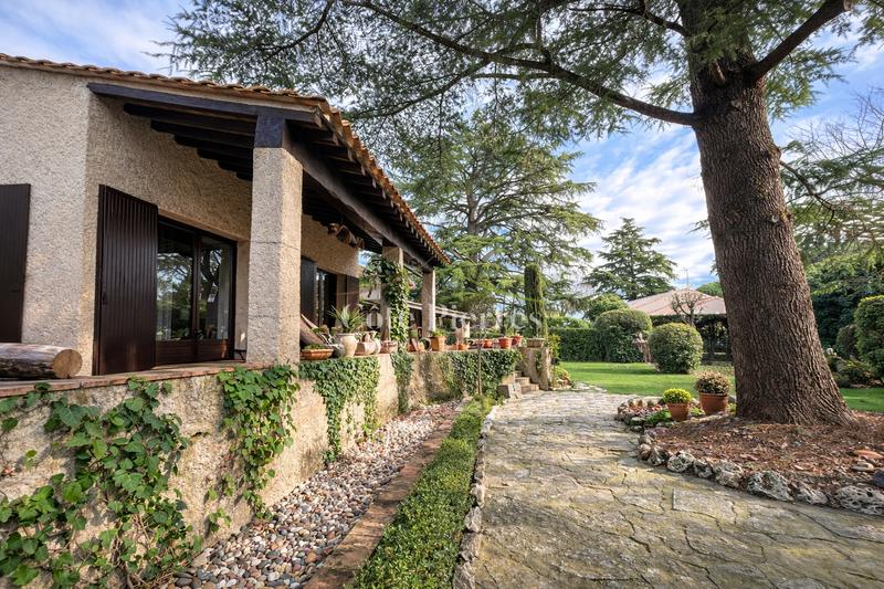 Maison - 201 m² - 5 pièces