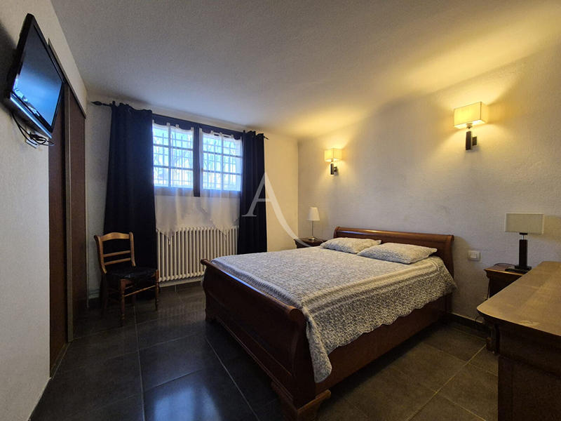 Maison - 340 m² - 14 pièces