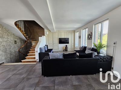 Maison - 259 m² - 11 pièces