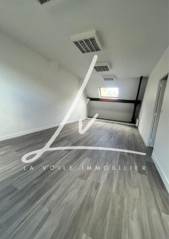 Bureau - 143 m² - 5 pièces