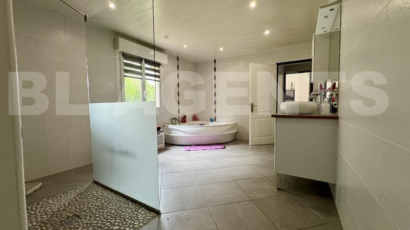 Villa - 215 m² - 14 pièces