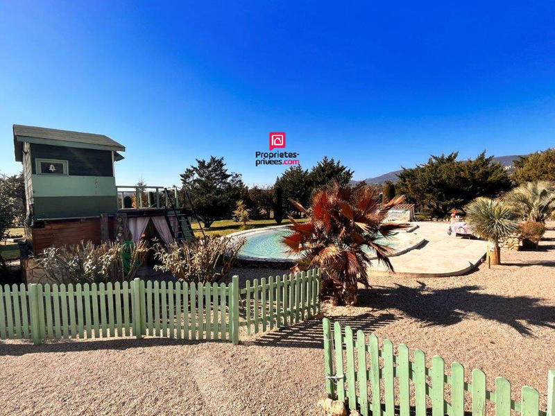 Maison - 180 m² - 7 pièces