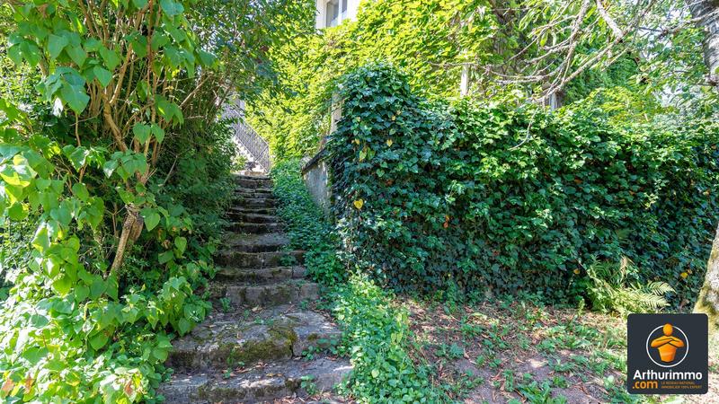 Maison - 240 m² - 8 pièces