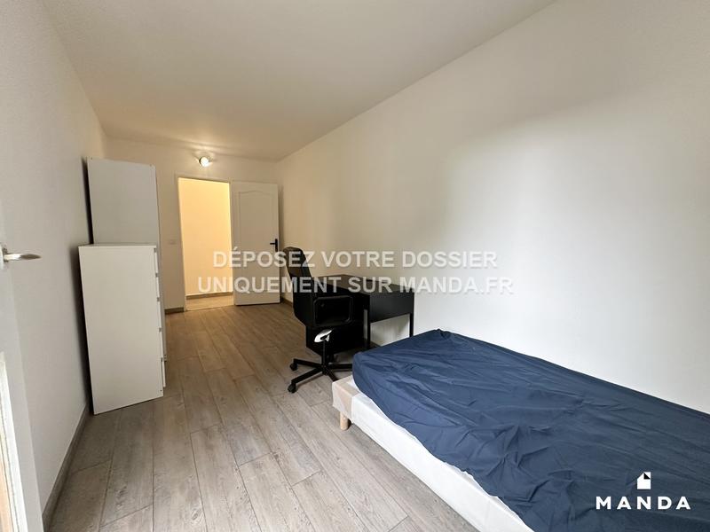 Chambre - 12 m² - 5 pièces