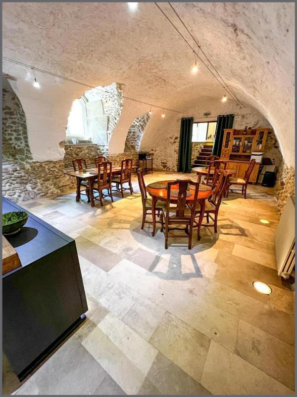 Maison - 394 m² - 9 pièces