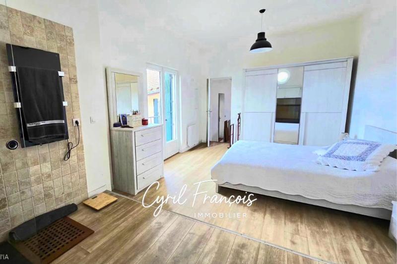 Maison - 210 m² - 8 pièces