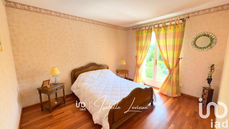 Maison - 236 m² - 9 pièces