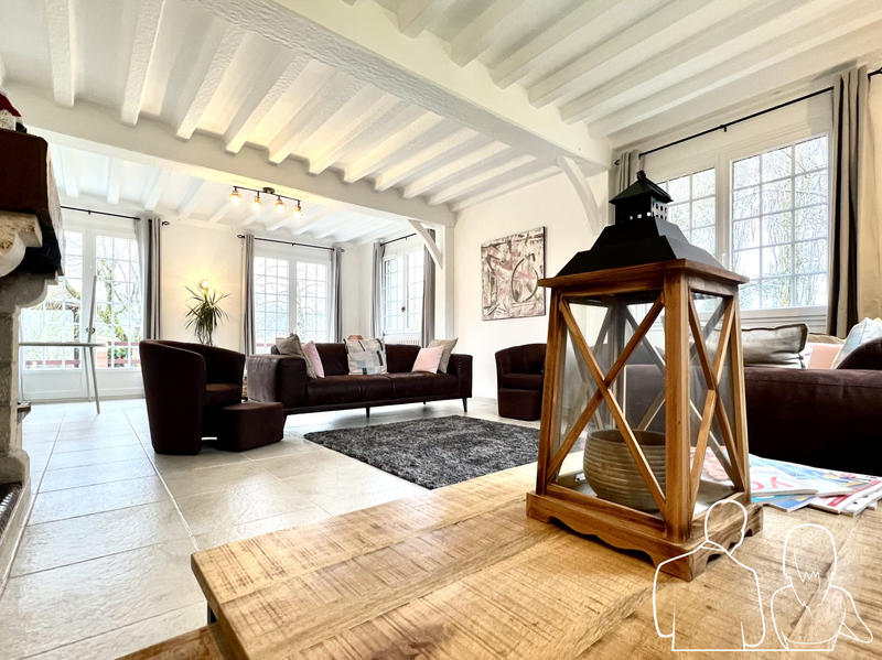 Maison ancienne - 335 m² - 10 pièces