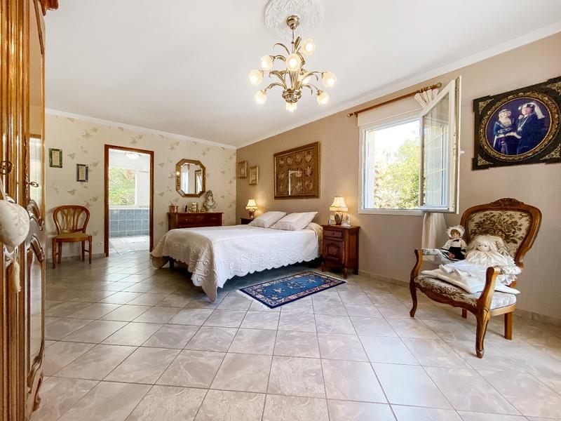 Maison - 224 m² - 9 pièces